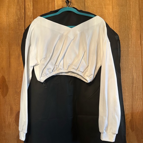 Meshki Cropped Jumper - Picture 4 of 4